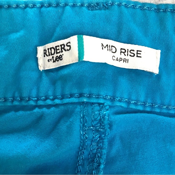Riders By Lee Pants Women’s 16M Bright Blue Capri Mid Rise Casual Comfort - Picture 4 of 9